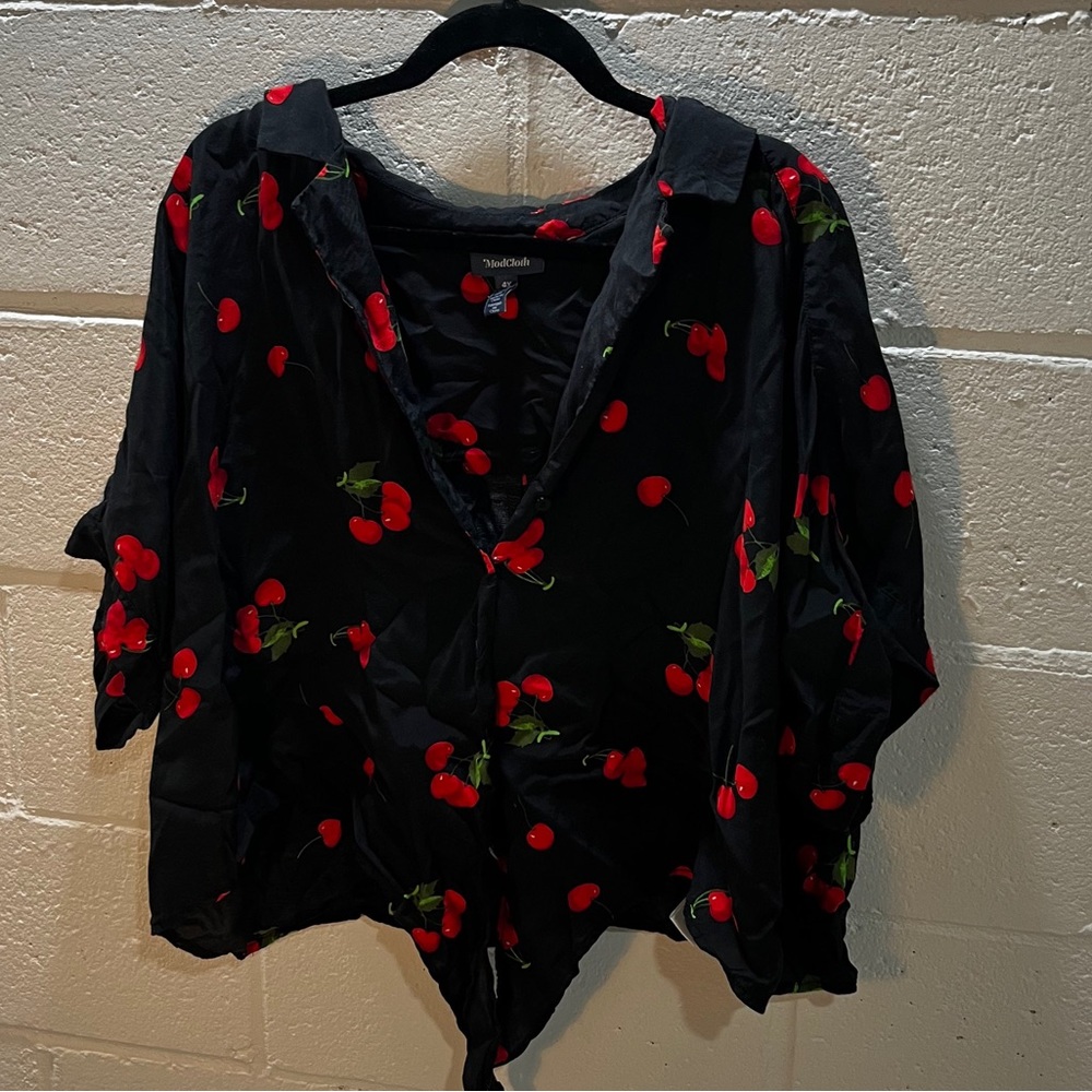 Black and red cherry print tie-front Modcloth crop top 4x